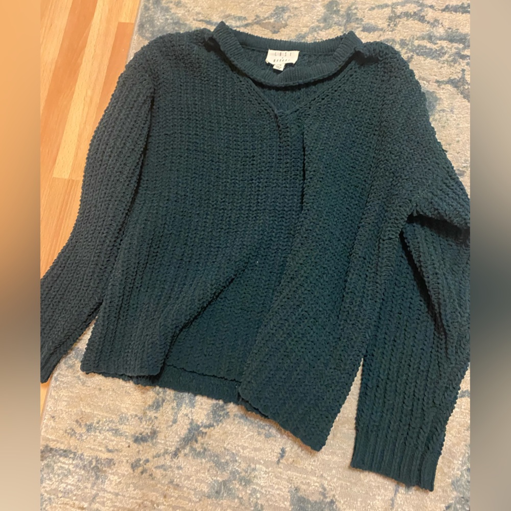 Lost + wander chunky sweater with adorable cut out neck feature
